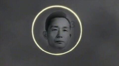 男子偷喝电动车上的奶茶后又放回，路人被这一幕惊呆